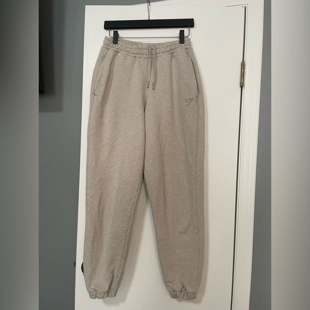 Gymshark women's 🐭 Light Gray Joggers, Size XS (EUC)